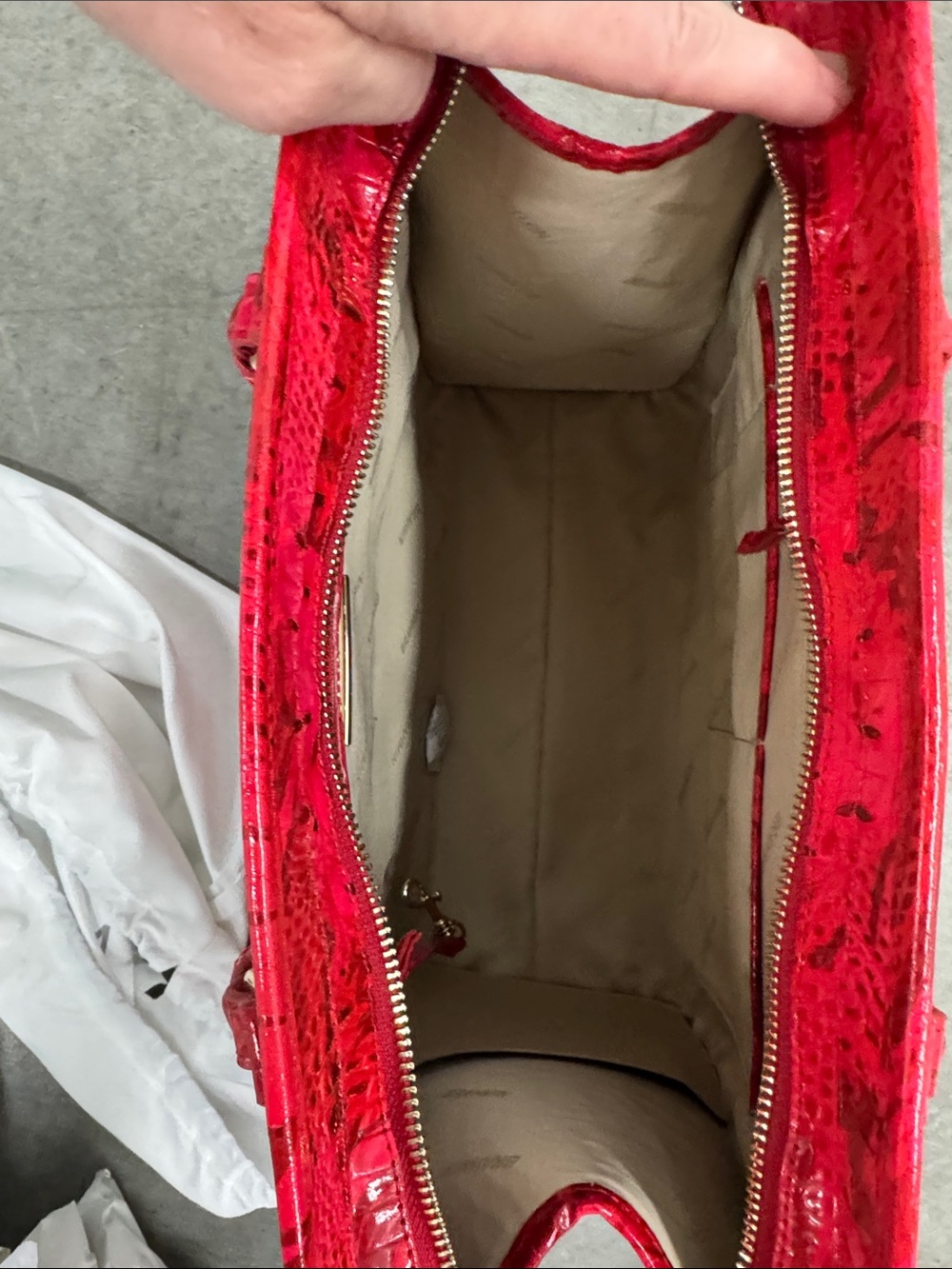 Brahmin Vibrant “Red Flare Melbourne” Croc-Embossed leather Shoulder - Picture 8 of 9